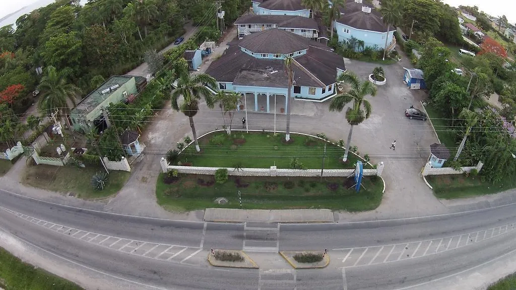 נגריל Beachcomber Club Resort