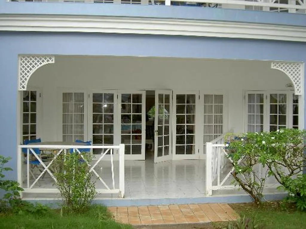 נגריל Beachcomber Club Resort