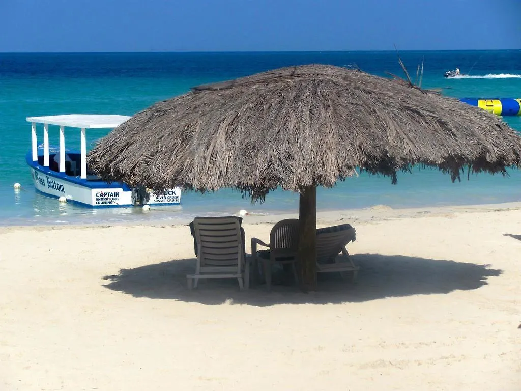 נגריל Beachcomber Club Resort