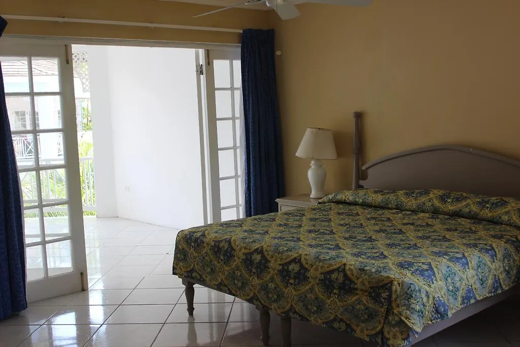 Beachcomber Club Resort Негрил