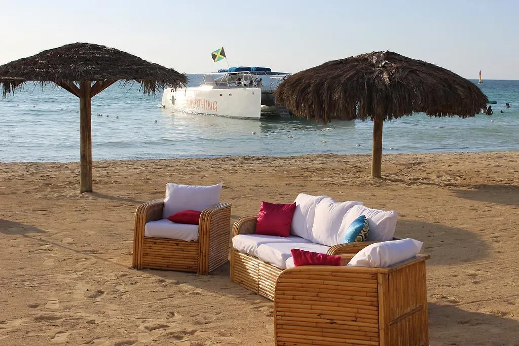 נגריל Beachcomber Club Resort