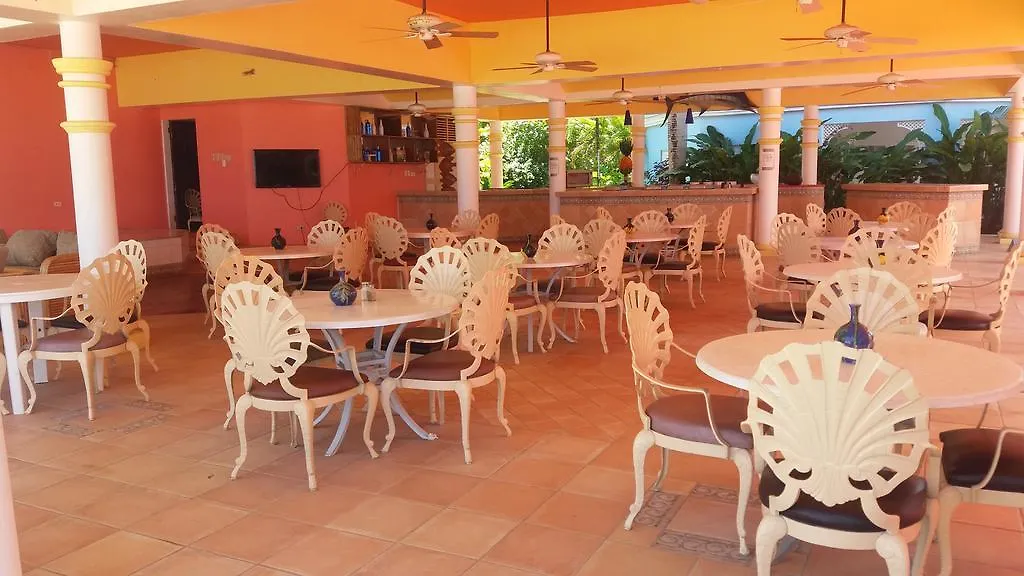 נגריל Beachcomber Club Resort