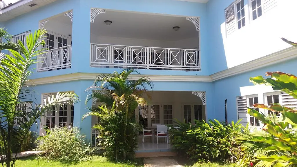נגריל Beachcomber Club Resort