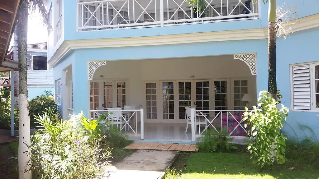 נגריל Beachcomber Club Resort 3*,