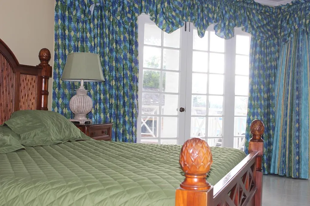 Beachcomber Club Resort Негрил