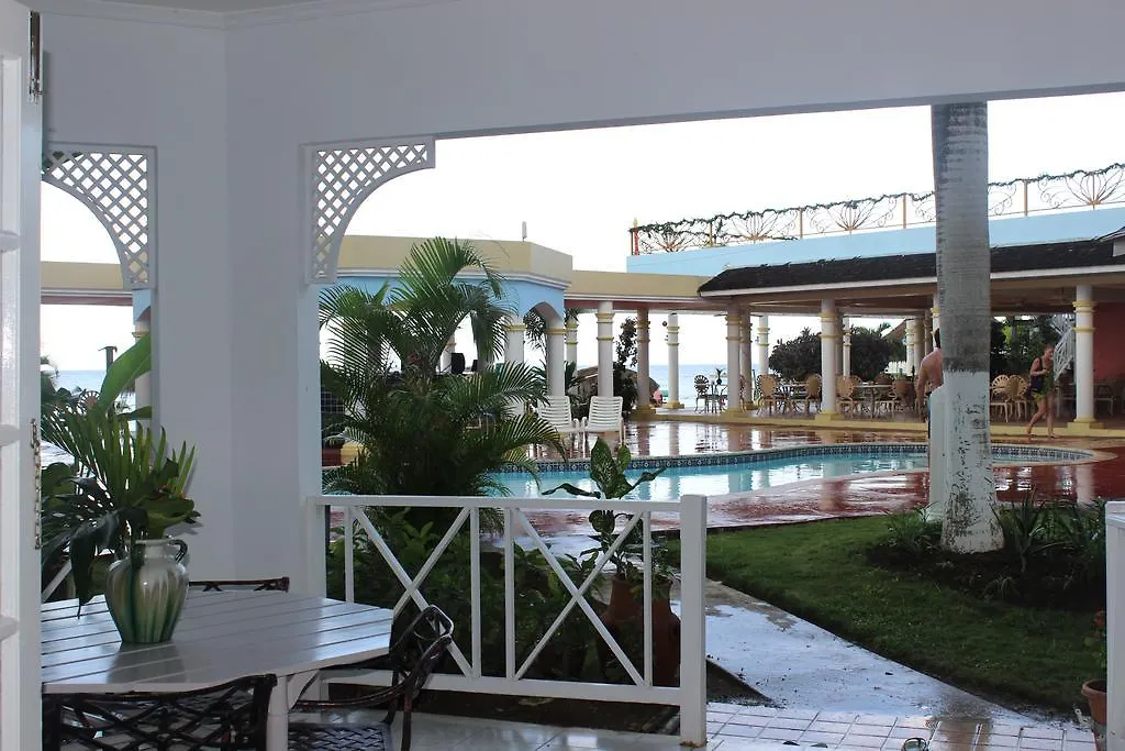 נגריל Beachcomber Club Resort ג'מייקה