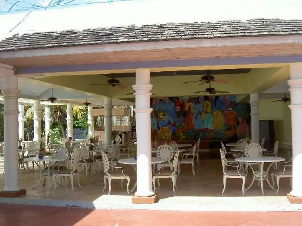 ***  Beachcomber Club Resort Негрил Ямайка