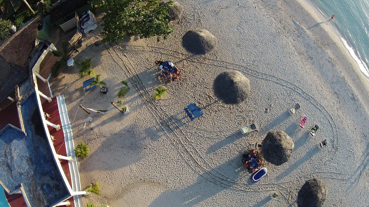 נגריל Beachcomber Club Resort