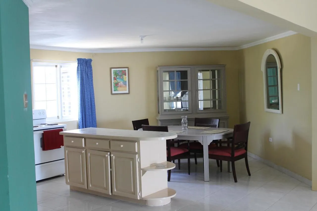 נגריל Beachcomber Club Resort
