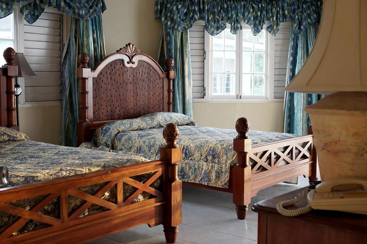 Beachcomber Club Resort Негрил 3*,